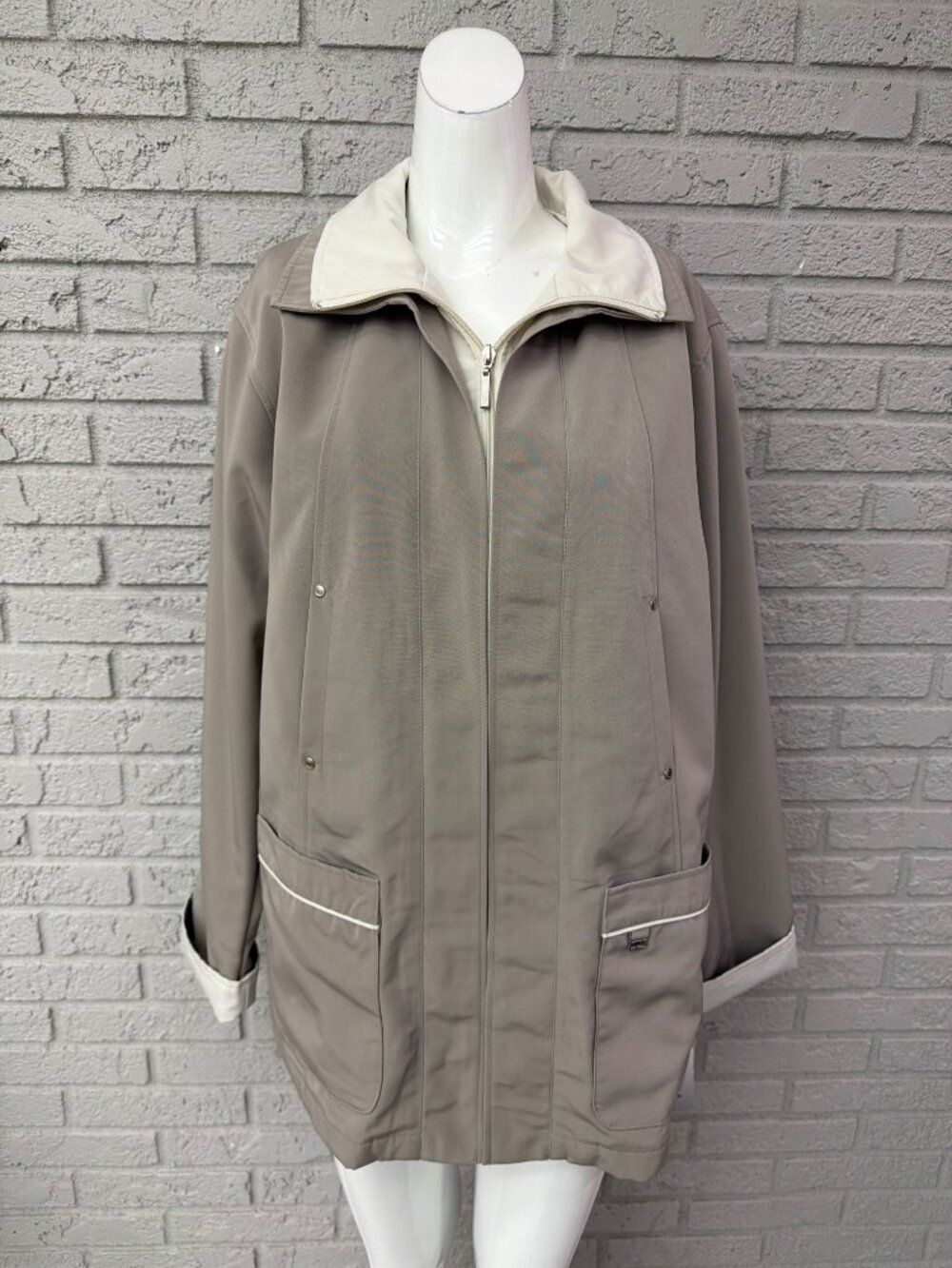 Big Chill Women’s Full Zip Front Long Sleeve Jacket Size M